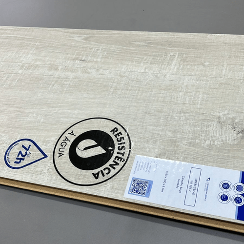 Piso Laminado Quick Step Impressive Carvalho Bege Serrado 01857 Cx 1,84m²
