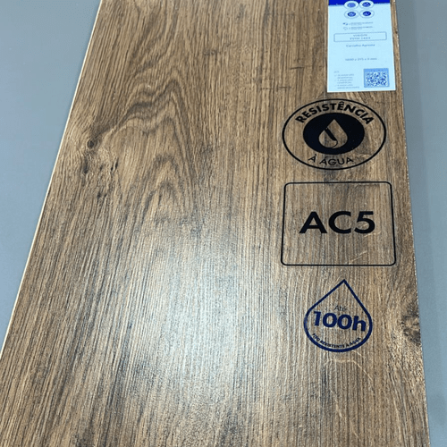 Piso Laminado Quick Step Vision Carvalho Agreste FVIW1464 Cx 2,71m²