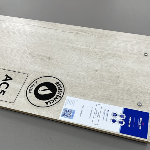 Piso Laminado Quick Step Vision Carvalho Cubano FVIW877 Cx 2,71m²