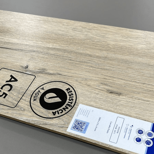 Piso Laminado Quick Step Vision Carvalho Pastis FVIW1611 Cx 2,71m²