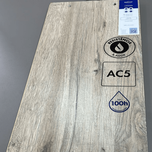Piso Laminado Quick Step Vision Carvalho Pastis FVIW1611 Cx 2,71m²