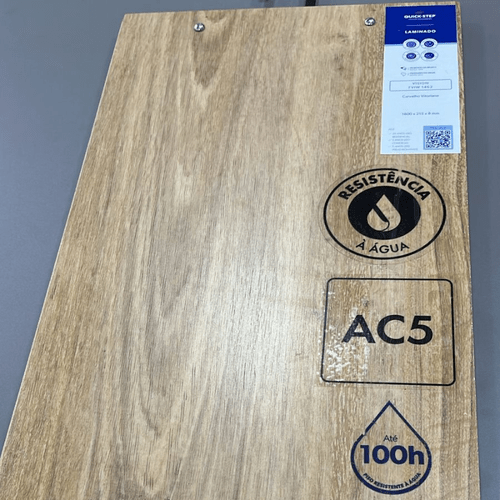 Piso Laminado Quick Step Vision Carvalho Vitoriano FVIW1463 Cx 2,71m²