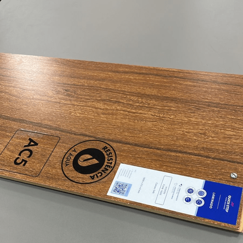 Piso Laminado Quick Step Vision Cumaru Tefé FVIW1666 Cx 2,71m²