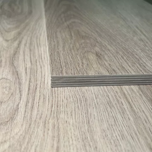 Piso Vinilico Tarkett Essence 30 - Lírio Cx 4,09m² (208 x 1230mm)