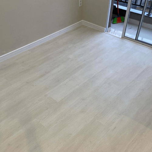 Piso Vinílico Tarkett Injoy 2mm - Peônia Cx 5,13m²