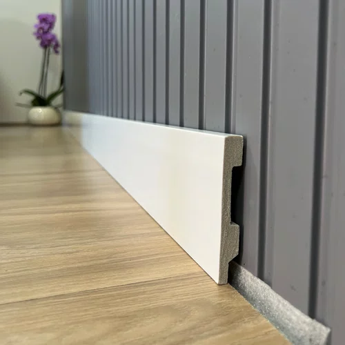 Rodape Poliestireno Liso Branco 10cm x 1,5cm Br 2,40m