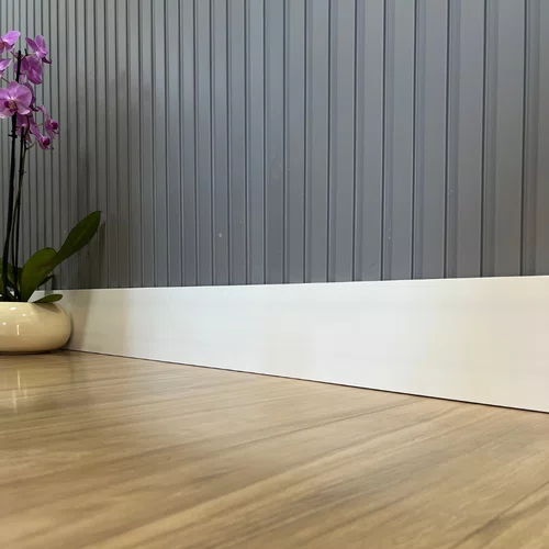 Rodape Poliestireno Liso Branco 15cm x 1,5cm Br 2,40m