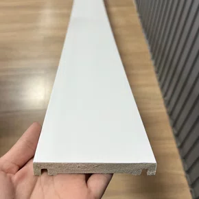 Guarnição Poliestireno Lisa Branco 10cm x 1,5cm Br 2,40m