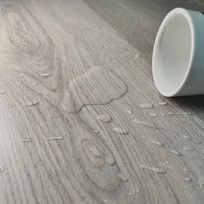 Piso Vinilico Tarkett Essence 30 - Lírio Cx 4,09m² (208 x 1230mm)