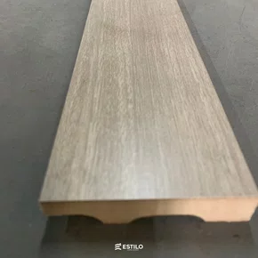 Rodapé Border 8 x 1,8 cm Smart Carvalho Natural Havana 01656 Br 2,40m