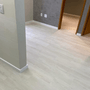 Piso Vinílico Tarkett Injoy 2mm - Peônia Cx 5,13m²
